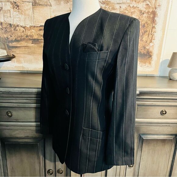 Vintage Black & White Pinstripe Blazer by KASPER size 8 - Picture 6 of 9